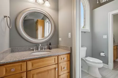 Bath - 8744 Johnston Rd, Burr Ridge, IL 60527 photo 8 of 15