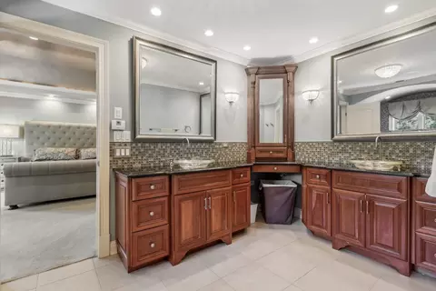 Bath - 8744 Johnston Rd, Burr Ridge, IL 60527 photo 11 of 15