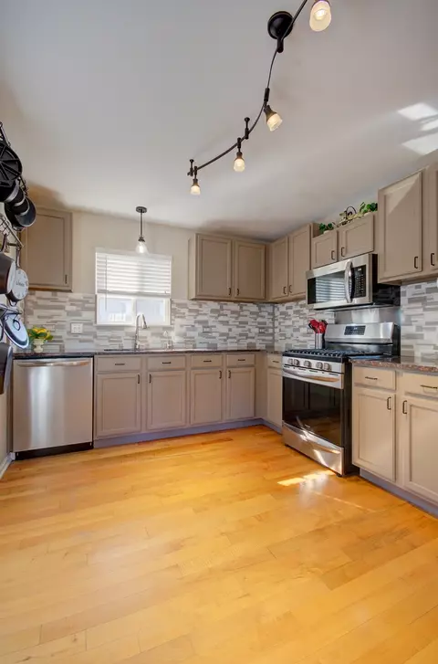 Kitchen - 903 Daniel St, Plano, IL 60545 photo 4 of 5