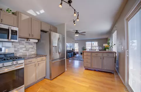 Kitchen - 903 Daniel St, Plano, IL 60545 photo 5 of 5