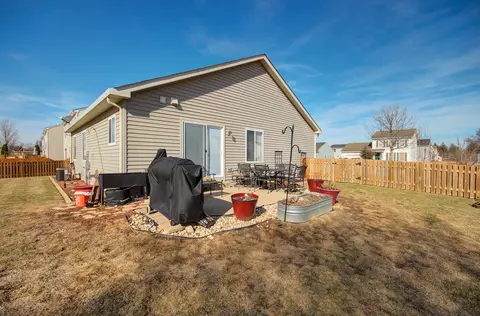 Exterior - 903 Daniel St, Plano, IL 60545 photo 4 of 7