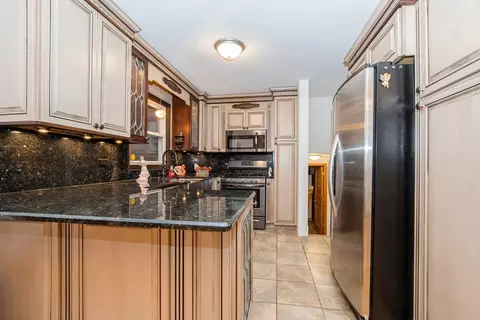 7755 W 82nd Pl, Bridgeview, IL 60455 photo 4