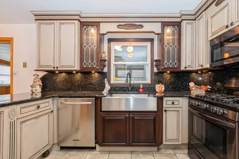 7755 W 82nd Pl, Bridgeview, IL 60455 photo 5