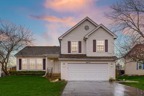 1670 Stockton Ln, Crystal Lake, IL 60014