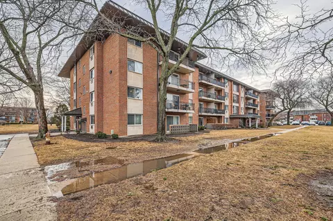 2230 S Goebbert Rd #147, Arlington Heights, IL 60005
