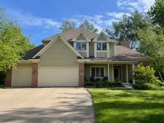 821 Wedgewood Dr, Crystal Lake, IL 60014