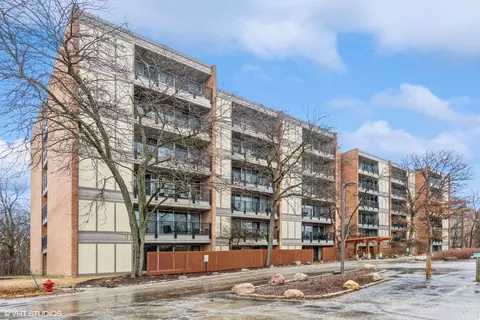 5950 Oakwood Dr #1L, Lisle, IL 60532