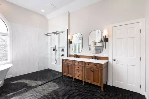 Bath - 1530 White Eagle Dr, Naperville, IL 60564 photo 1 of 4