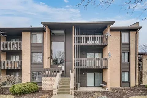 6137 Knoll Wood Rd #306, Willowbrook, IL 60527
