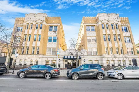 4240 N Clarendon Ave #100S, Chicago, IL 60613
