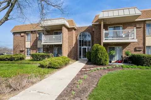 1501 E Churchill Dr #104, Palatine, IL 60074