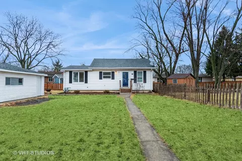 7 Eureka Dr, Lemont, IL 60439