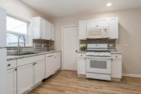 Kitchen - 7 Eureka Dr, Lemont, IL 60439 photo 1 of 2