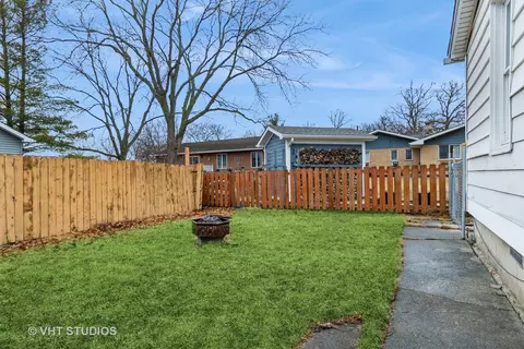 Exterior - 7 Eureka Dr, Lemont, IL 60439 photo 2 of 2