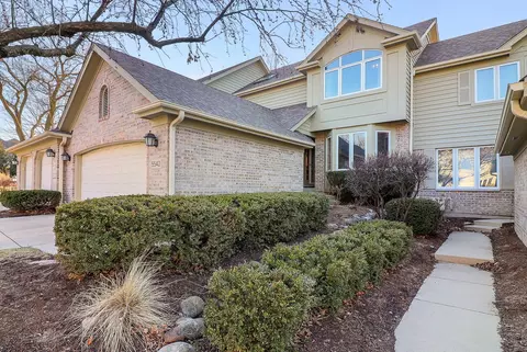 5542 Durand Dr, Downers Grove, IL 60515