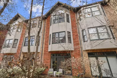 2743 N Wolcott Ave #50, Chicago, IL 60614