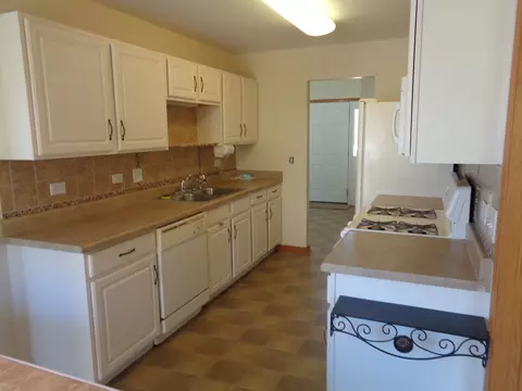 Kitchen - 5224 Glenbrook Trl, Mchenry, IL 60050 photo 3 of 4
