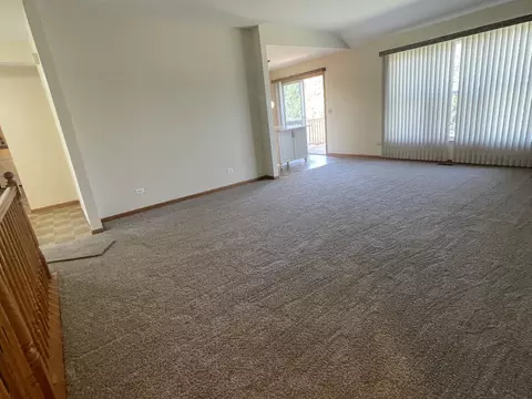 Living - 5224 Glenbrook Trl, Mchenry, IL 60050 photo 2 of 4