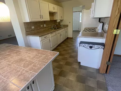 Kitchen - 5224 Glenbrook Trl, Mchenry, IL 60050 photo 1 of 4