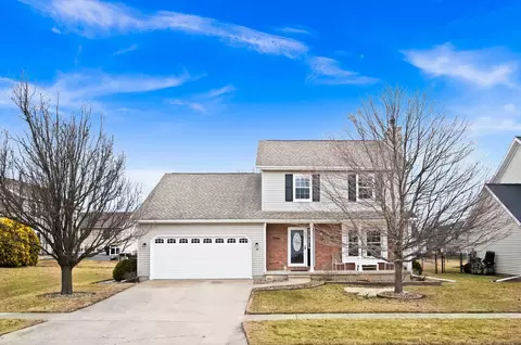 18 Drake Ct, Bloomington, IL 61704