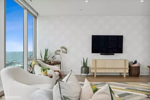Living - 363 E Wacker Dr #3402, Chicago, IL 60601 photo 5 of 10