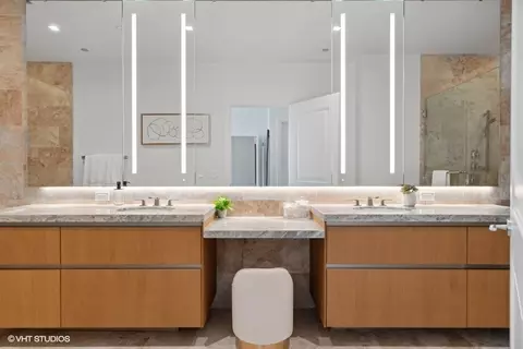 Bath - 363 E Wacker Dr #3402, Chicago, IL 60601 photo 2 of 7