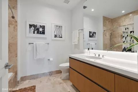 Bath - 363 E Wacker Dr #3402, Chicago, IL 60601 photo 5 of 7