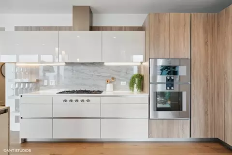 Kitchen - 363 E Wacker Dr #3402, Chicago, IL 60601 photo 4 of 11
