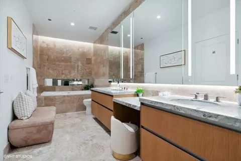 Bath - 363 E Wacker Dr #3402, Chicago, IL 60601 photo 3 of 7