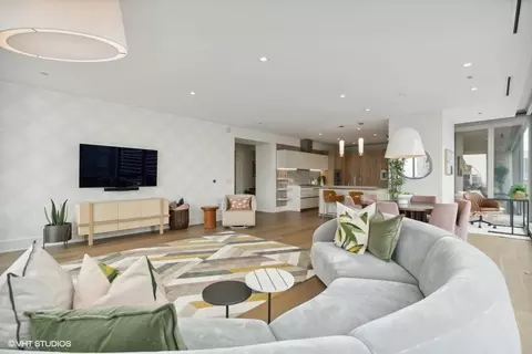 Living - 363 E Wacker Dr #3402, Chicago, IL 60601 photo 6 of 10