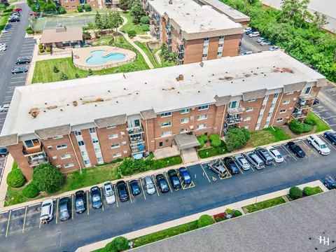 2300 Beau Monde Ter #201, Lisle, IL 60532