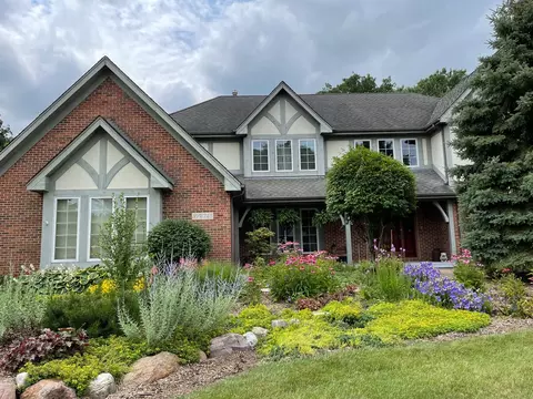 39 W745 Crosscreek Ln, Saint Charles, IL 60175