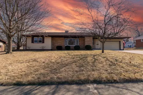 21 Hawthorne Dr, Normal, IL 61761