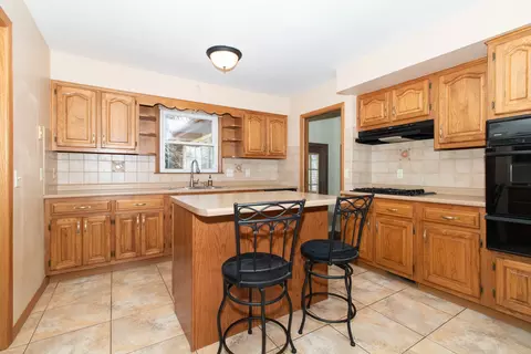 21 Hawthorne Dr, Normal, IL 61761 photo 5
