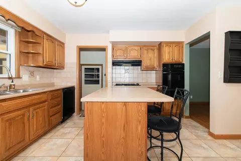 21 Hawthorne Dr, Normal, IL 61761 photo 7