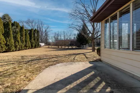 21 Hawthorne Dr, Normal, IL 61761 photo 42