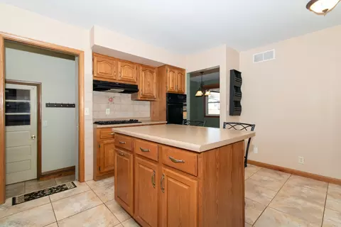 21 Hawthorne Dr, Normal, IL 61761 photo 9