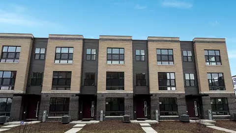 350 Summit Cir, Lombard, IL 60148