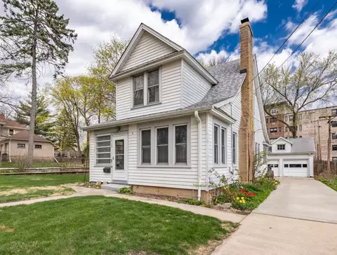 115 N Union St, Elgin, IL 60123