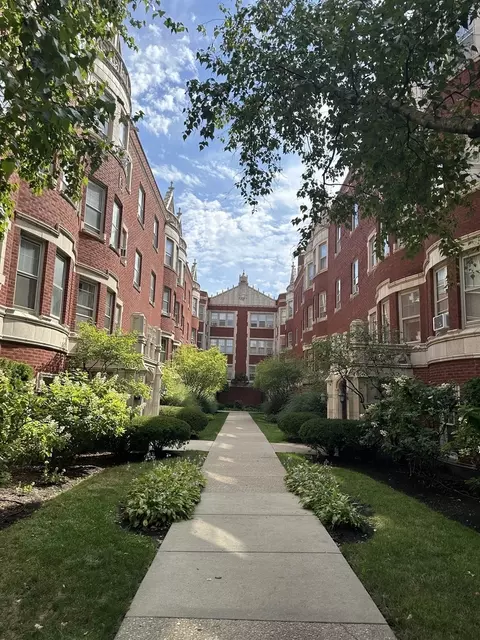 216 N Oak Park Ave #3AA, Oak Park, IL 60302