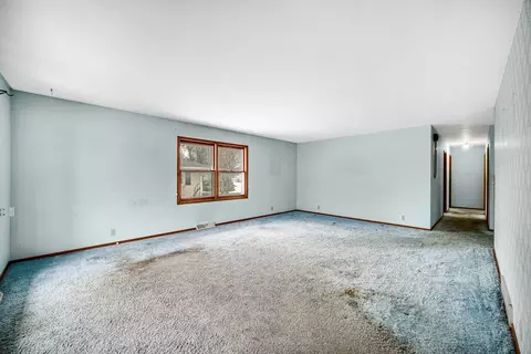 Living - 331 E Miller Ave, Hinckley, IL 60520 photo 1 of 4
