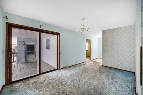 Living - 331 E Miller Ave, Hinckley, IL 60520 photo 4 of 4