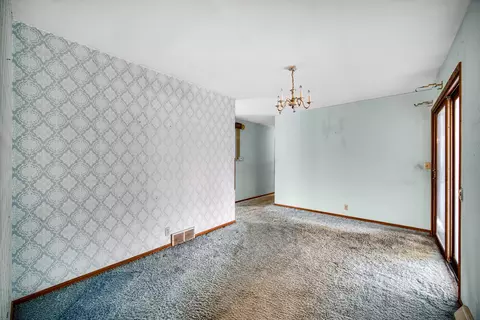 Living - 331 E Miller Ave, Hinckley, IL 60520 photo 3 of 4