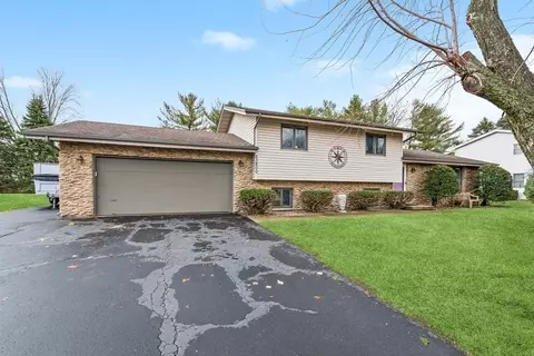 23800 S Cottonwood Ln, Minooka, IL 60447