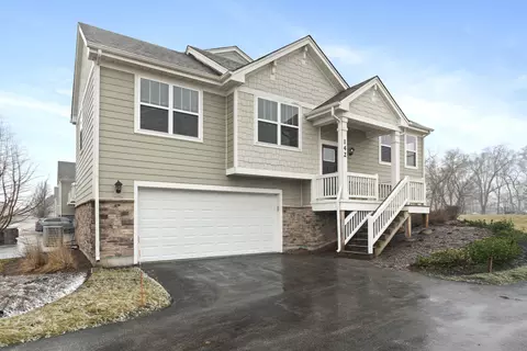 142 Goldenrod Dr, Elgin, IL 60124