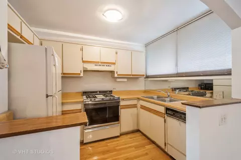Kitchen - 904 S May St #B, Chicago, IL 60607 photo 3 of 3