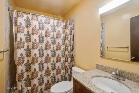 Bath - 904 S May St #B, Chicago, IL 60607 photo 1 of 2