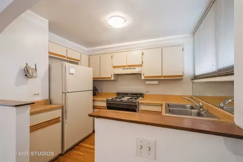Kitchen - 904 S May St #B, Chicago, IL 60607 photo 2 of 3