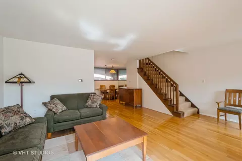 Living - 904 S May St #B, Chicago, IL 60607 photo 2 of 3