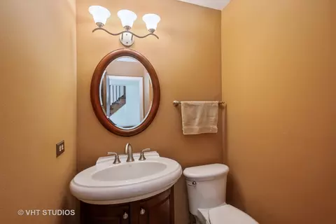 Bath - 904 S May St #B, Chicago, IL 60607 photo 2 of 2